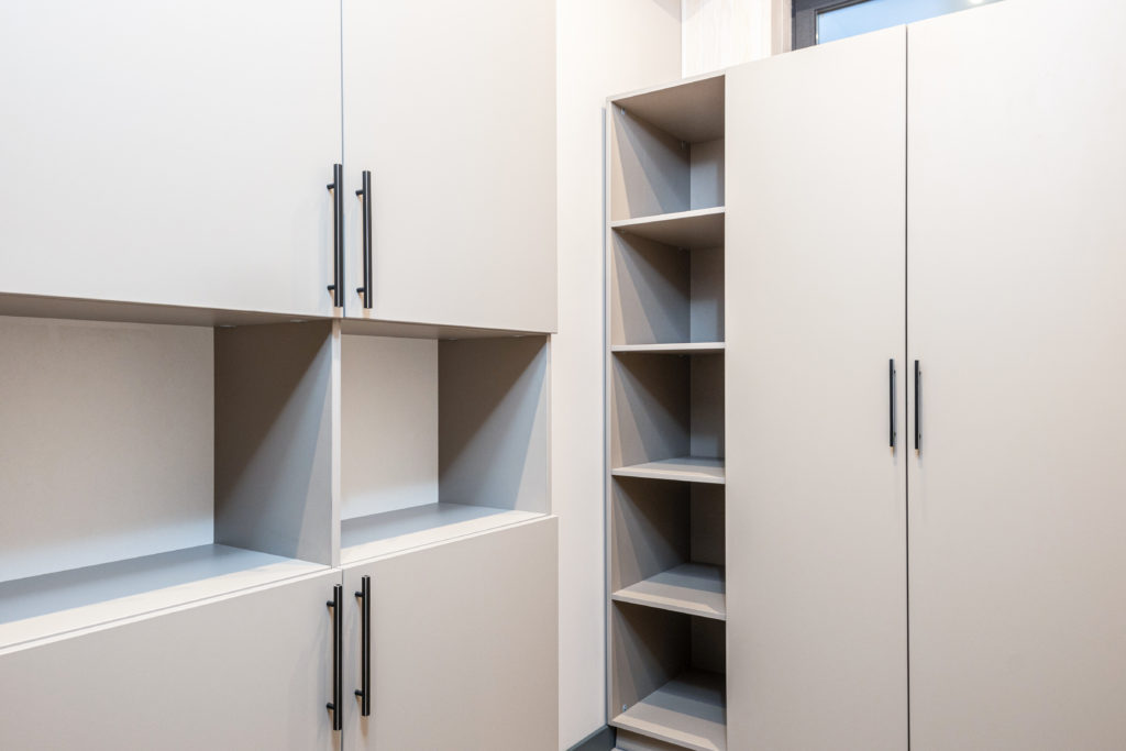 Storage Units & Cabinets